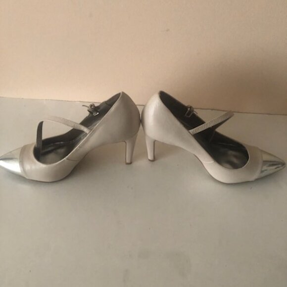 TAHARI Sabina nude and silver tip heels shoes 7.5 - Picture 1 of 8